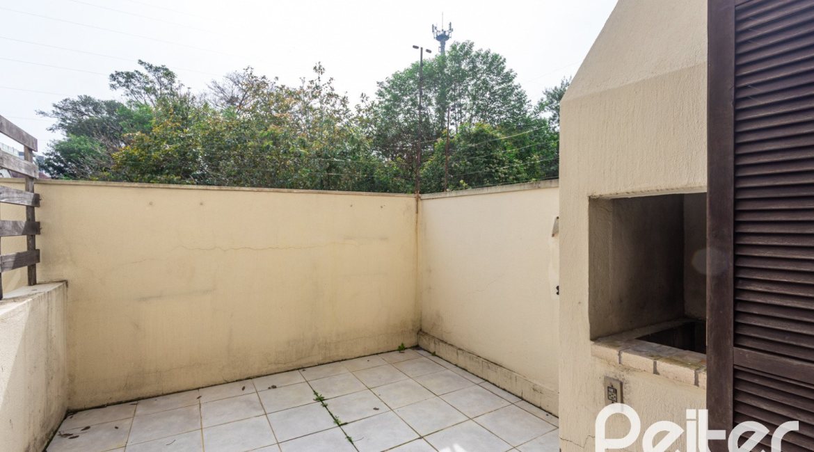 Casa em Condomínio à venda com 179m², 3 dormitórios, 1 suíte, 2 vagas, no bairro Tristeza em Porto Alegre