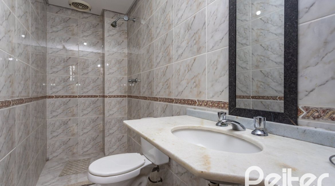 Casa em Condomínio à venda com 179m², 3 dormitórios, 1 suíte, 2 vagas, no bairro Tristeza em Porto Alegre