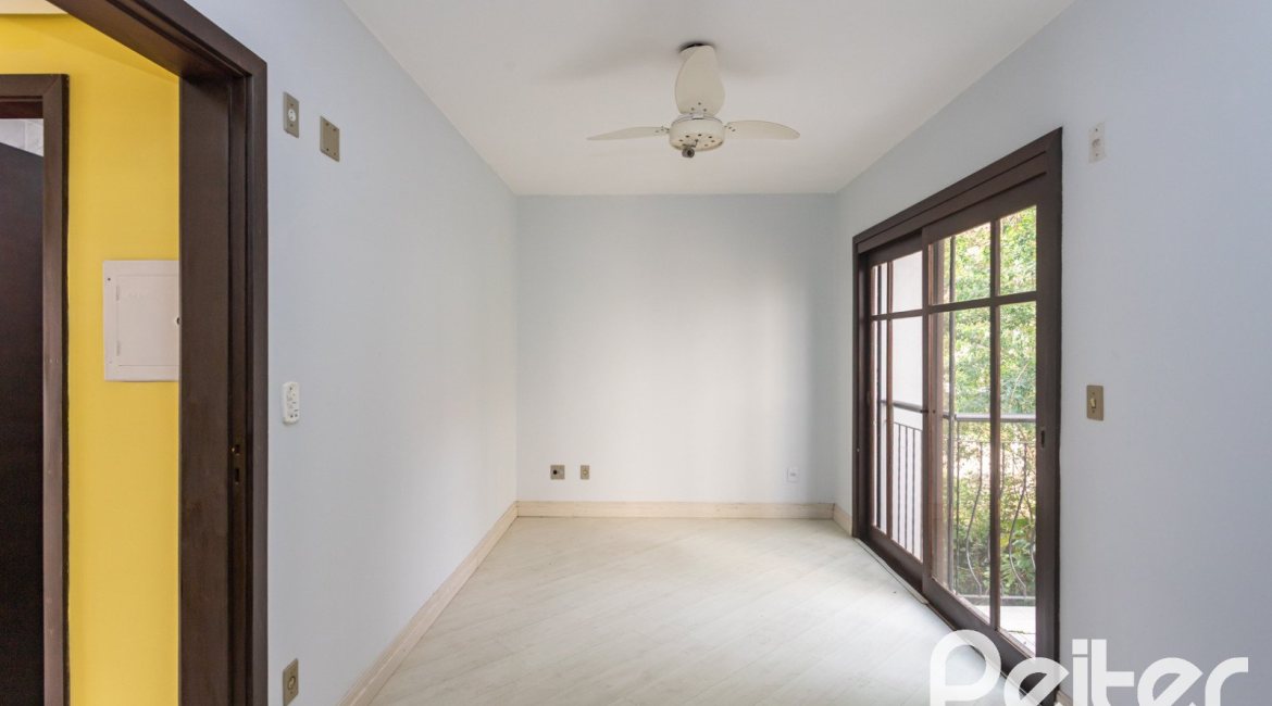 Casa em Condomínio à venda com 179m², 3 dormitórios, 1 suíte, 2 vagas, no bairro Tristeza em Porto Alegre