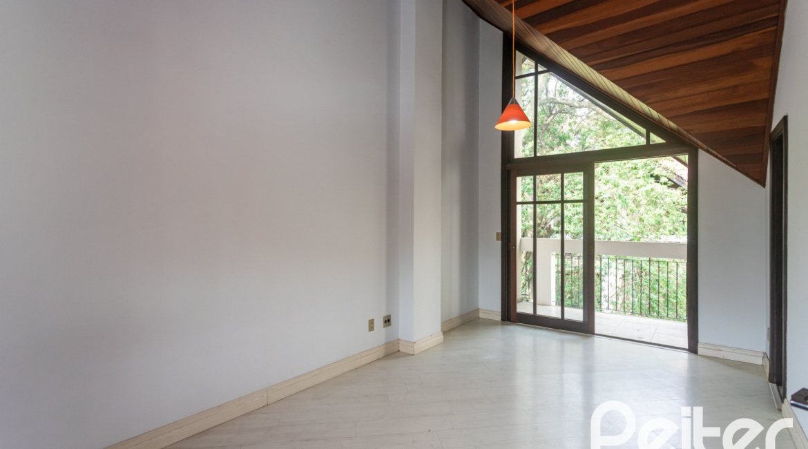 Casa em Condomínio à venda com 179m², 3 dormitórios, 1 suíte, 2 vagas, no bairro Tristeza em Porto Alegre