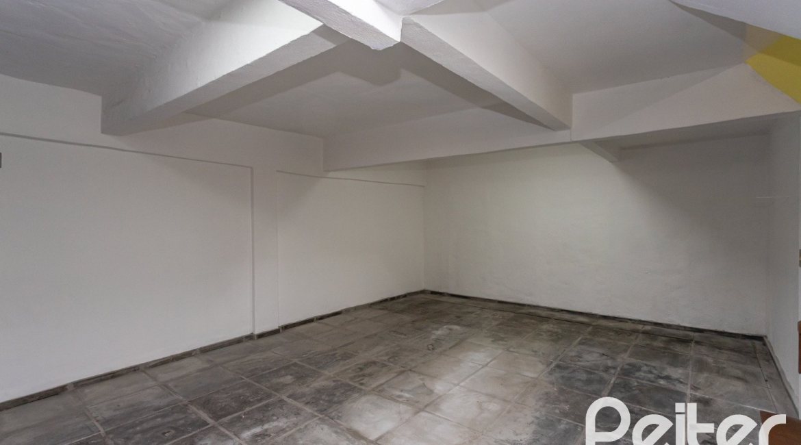 Casa em Condomínio à venda com 179m², 3 dormitórios, 1 suíte, 2 vagas, no bairro Tristeza em Porto Alegre