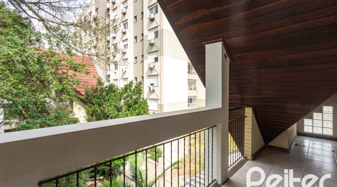 Casa em Condomínio à venda com 179m², 3 dormitórios, 1 suíte, 2 vagas, no bairro Tristeza em Porto Alegre