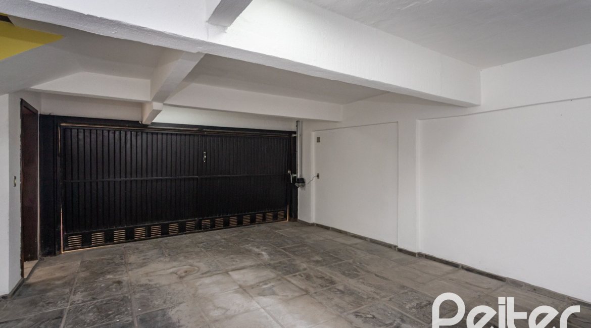 Casa em Condomínio à venda com 179m², 3 dormitórios, 1 suíte, 2 vagas, no bairro Tristeza em Porto Alegre