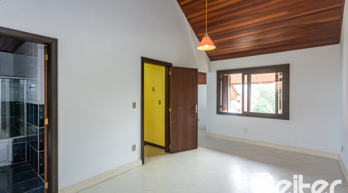 Casa em Condomínio à venda com 179m², 3 dormitórios, 1 suíte, 2 vagas, no bairro Tristeza em Porto Alegre
