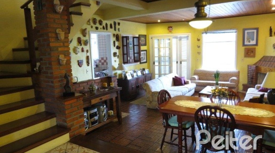 Casa em Condomínio à venda com 198m², 3 dormitórios, 1 suíte, 2 vagas, no bairro Tristeza em Porto Alegre