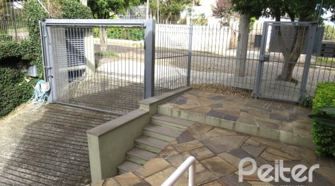 Casa em Condomínio à venda com 198m², 3 dormitórios, 1 suíte, 2 vagas, no bairro Tristeza em Porto Alegre