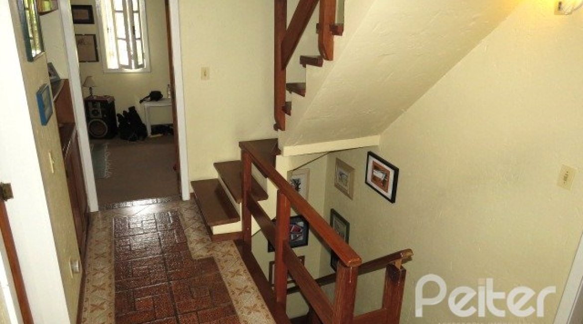 Casa em Condomínio à venda com 198m², 3 dormitórios, 1 suíte, 2 vagas, no bairro Tristeza em Porto Alegre