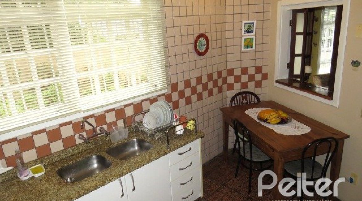 Casa em Condomínio à venda com 198m², 3 dormitórios, 1 suíte, 2 vagas, no bairro Tristeza em Porto Alegre