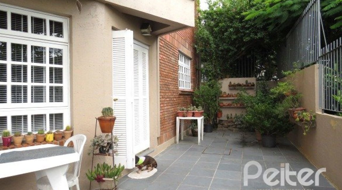 Casa em Condomínio à venda com 198m², 3 dormitórios, 1 suíte, 2 vagas, no bairro Tristeza em Porto Alegre