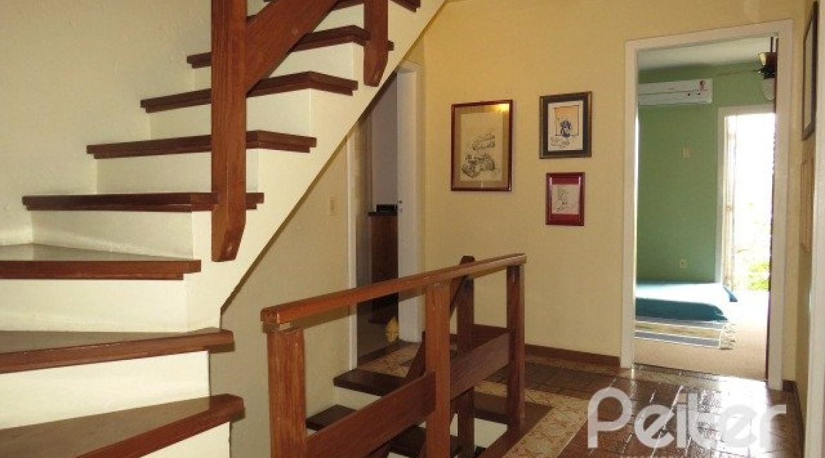 Casa em Condomínio à venda com 198m², 3 dormitórios, 1 suíte, 2 vagas, no bairro Tristeza em Porto Alegre