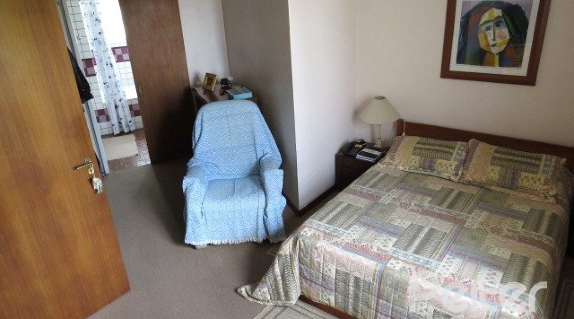 Casa em Condomínio à venda com 198m², 3 dormitórios, 1 suíte, 2 vagas, no bairro Tristeza em Porto Alegre