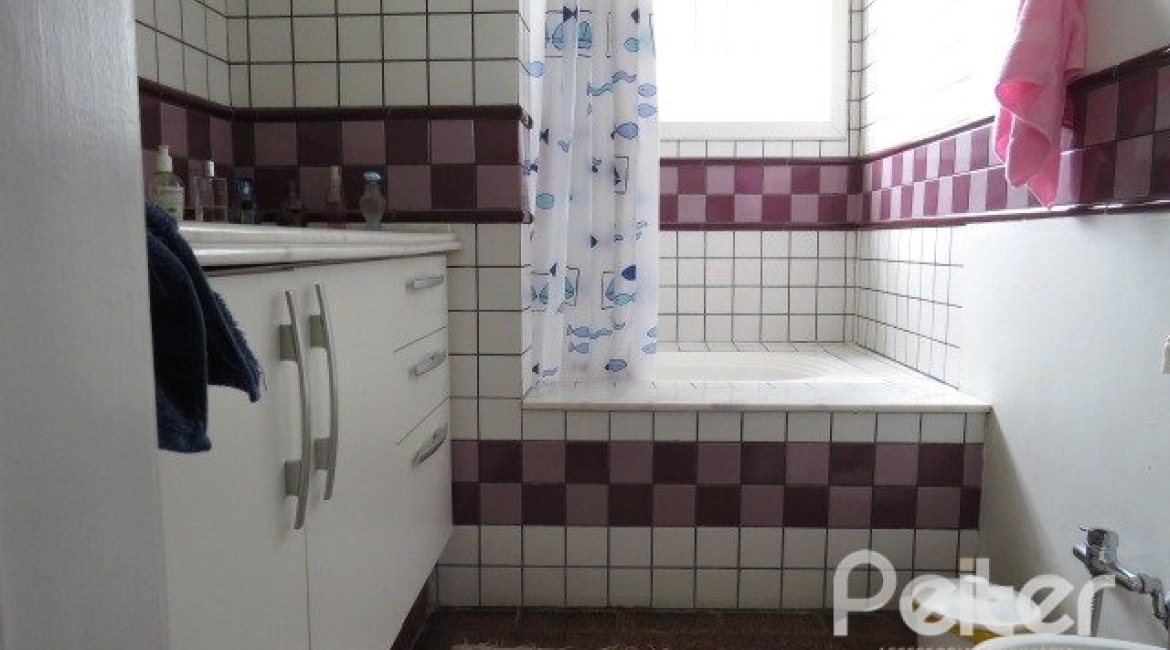 Casa em Condomínio à venda com 198m², 3 dormitórios, 1 suíte, 2 vagas, no bairro Tristeza em Porto Alegre