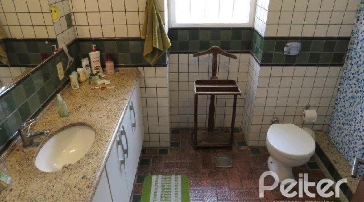 Casa em Condomínio à venda com 198m², 3 dormitórios, 1 suíte, 2 vagas, no bairro Tristeza em Porto Alegre