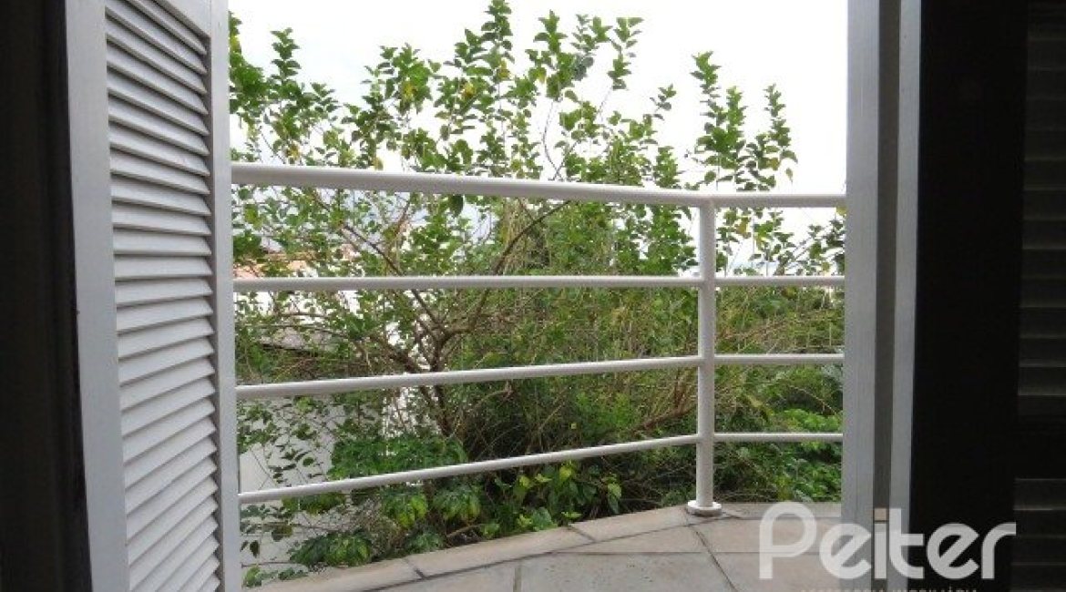 Casa em Condomínio à venda com 198m², 3 dormitórios, 1 suíte, 2 vagas, no bairro Tristeza em Porto Alegre