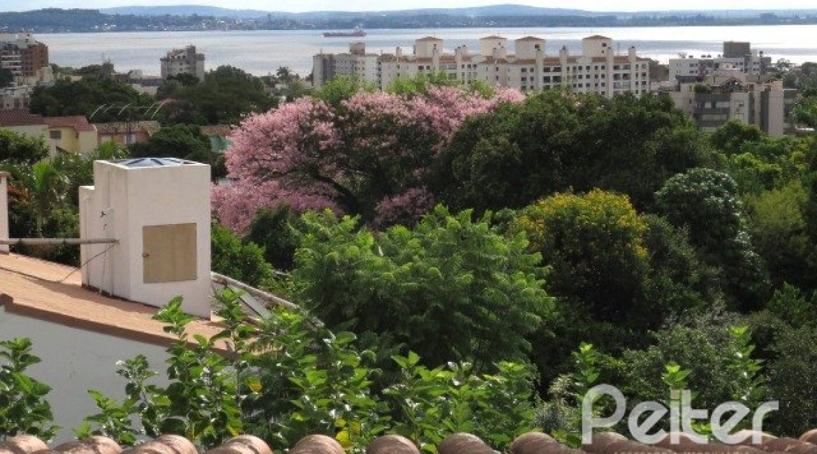 Casa em Condomínio à venda com 198m², 3 dormitórios, 1 suíte, 2 vagas, no bairro Tristeza em Porto Alegre