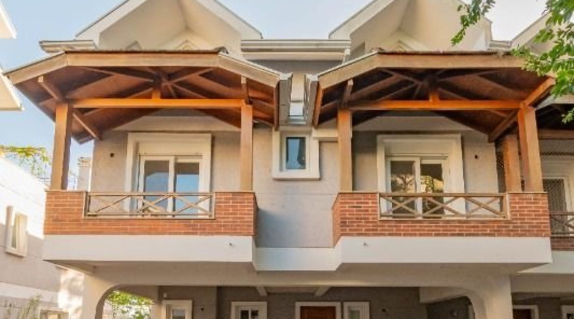 Casa em Condomínio à venda com 343m², 3 dormitórios, 3 suítes, 3 vagas, no bairro Tristeza em Porto Alegre