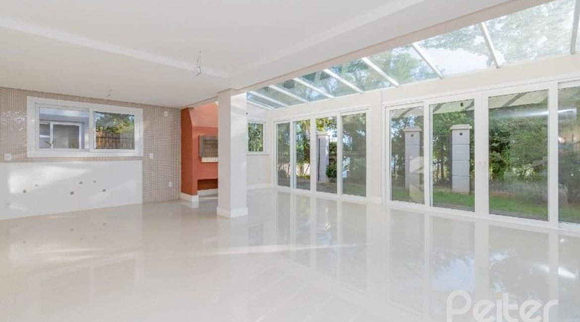 Casa em Condomínio à venda com 343m², 3 dormitórios, 3 suítes, 3 vagas, no bairro Tristeza em Porto Alegre