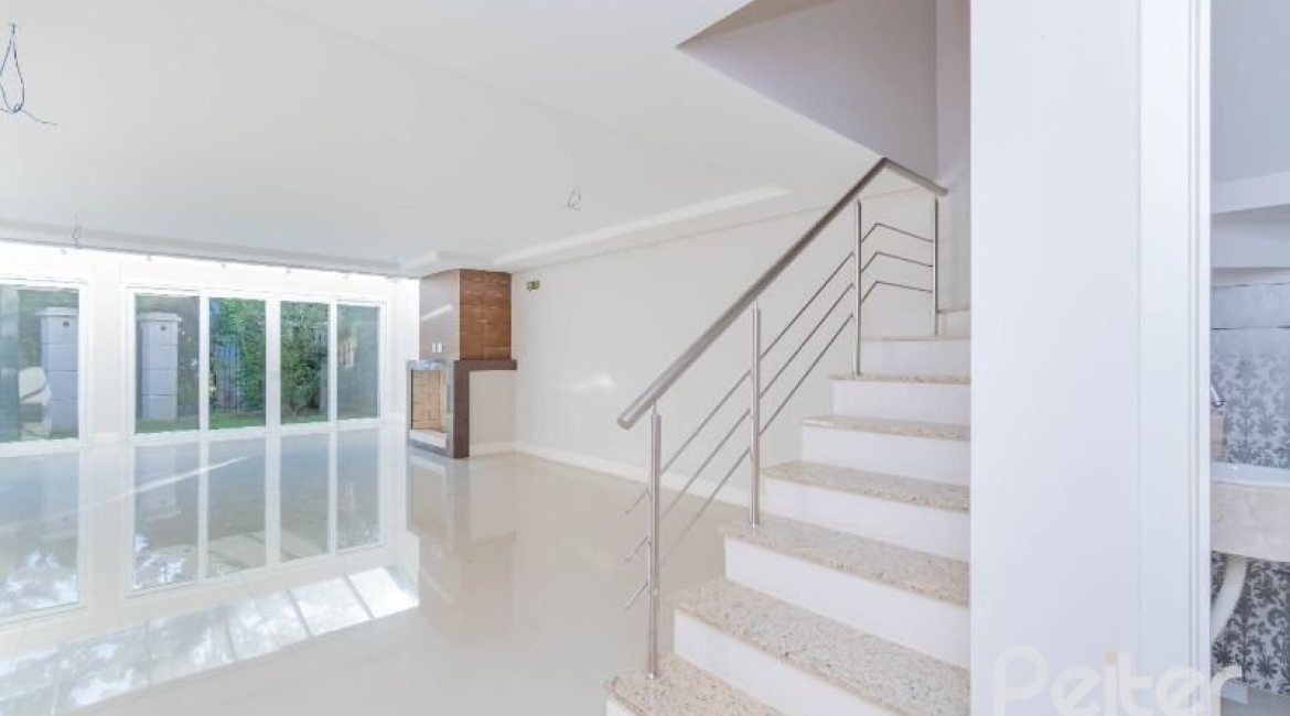Casa em Condomínio à venda com 343m², 3 dormitórios, 3 suítes, 3 vagas, no bairro Tristeza em Porto Alegre
