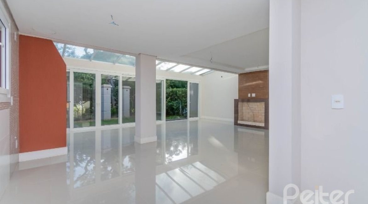Casa em Condomínio à venda com 343m², 3 dormitórios, 3 suítes, 3 vagas, no bairro Tristeza em Porto Alegre