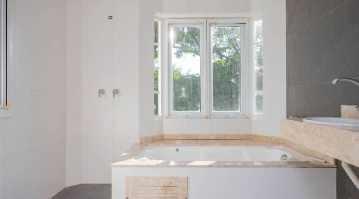 Casa em Condomínio à venda com 343m², 3 dormitórios, 3 suítes, 3 vagas, no bairro Tristeza em Porto Alegre