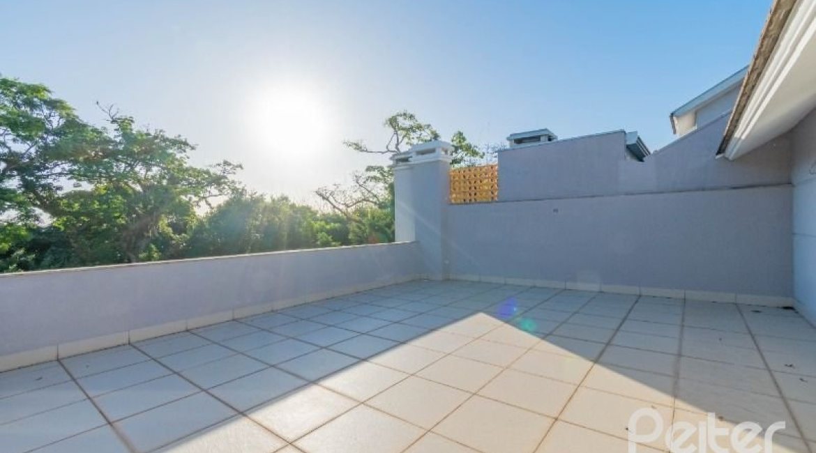 Casa em Condomínio à venda com 343m², 3 dormitórios, 3 suítes, 3 vagas, no bairro Tristeza em Porto Alegre