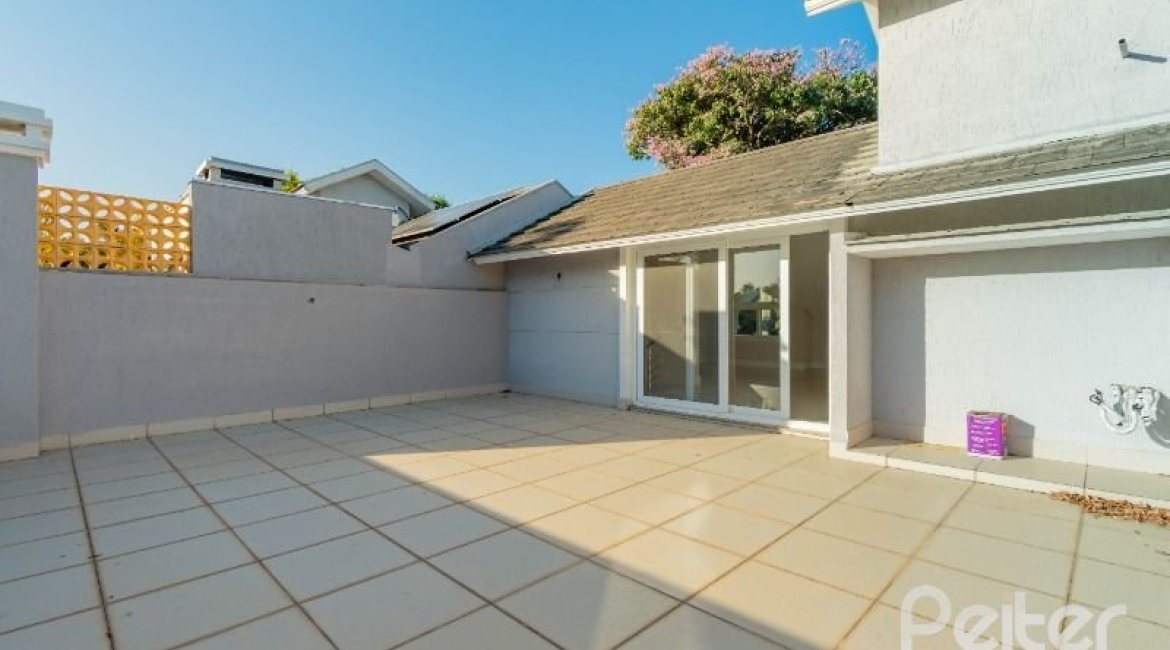 Casa em Condomínio à venda com 343m², 3 dormitórios, 3 suítes, 3 vagas, no bairro Tristeza em Porto Alegre