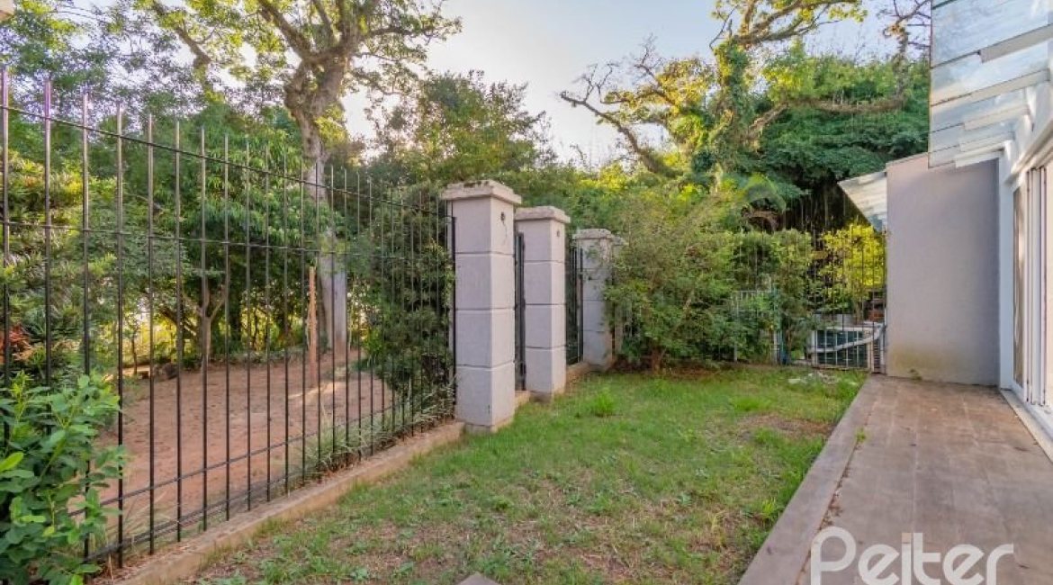 Casa em Condomínio à venda com 343m², 3 dormitórios, 3 suítes, 3 vagas, no bairro Tristeza em Porto Alegre