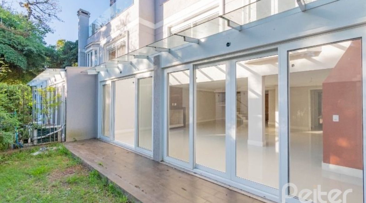 Casa em Condomínio à venda com 343m², 3 dormitórios, 3 suítes, 3 vagas, no bairro Tristeza em Porto Alegre