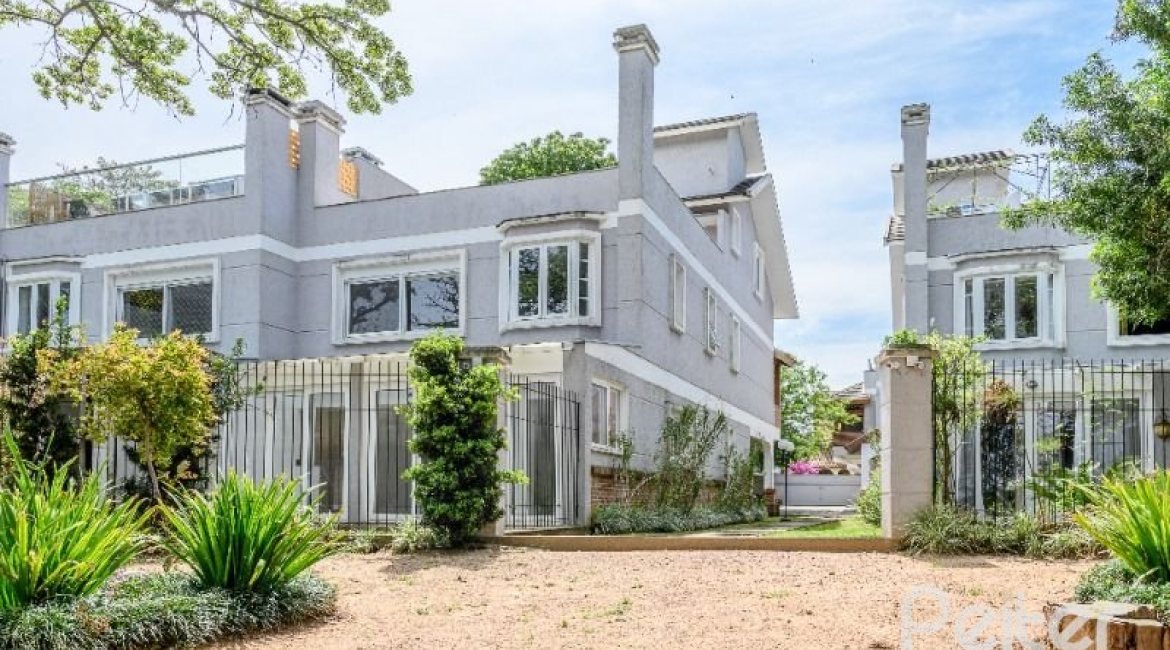 Casa em Condomínio à venda com 343m², 3 dormitórios, 3 suítes, 3 vagas, no bairro Tristeza em Porto Alegre