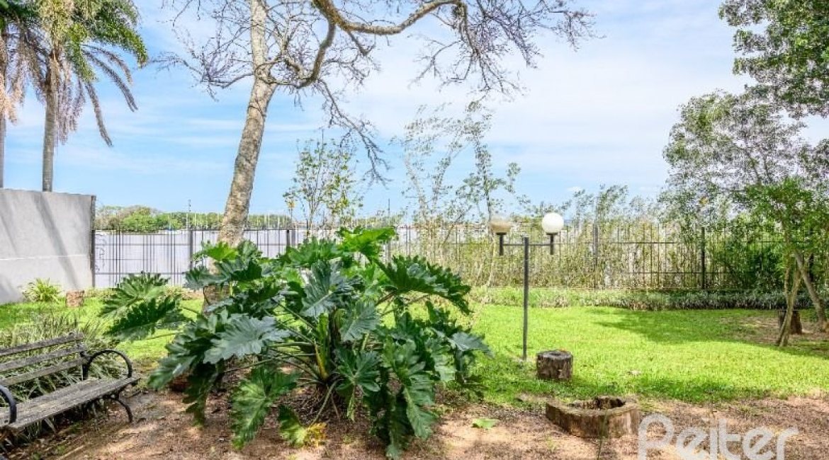 Casa em Condomínio à venda com 343m², 3 dormitórios, 3 suítes, 3 vagas, no bairro Tristeza em Porto Alegre