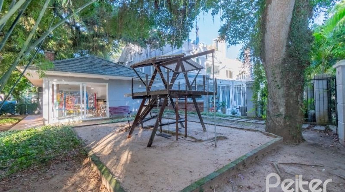 Casa em Condomínio à venda com 343m², 3 dormitórios, 3 suítes, 3 vagas, no bairro Tristeza em Porto Alegre