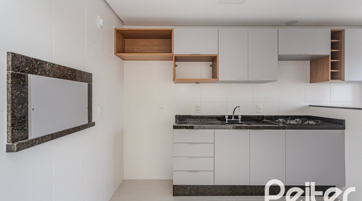 Apartamento à venda com 74m², 2 dormitórios, 1 suíte, 2 vagas, no bairro Tristeza em Porto Alegre