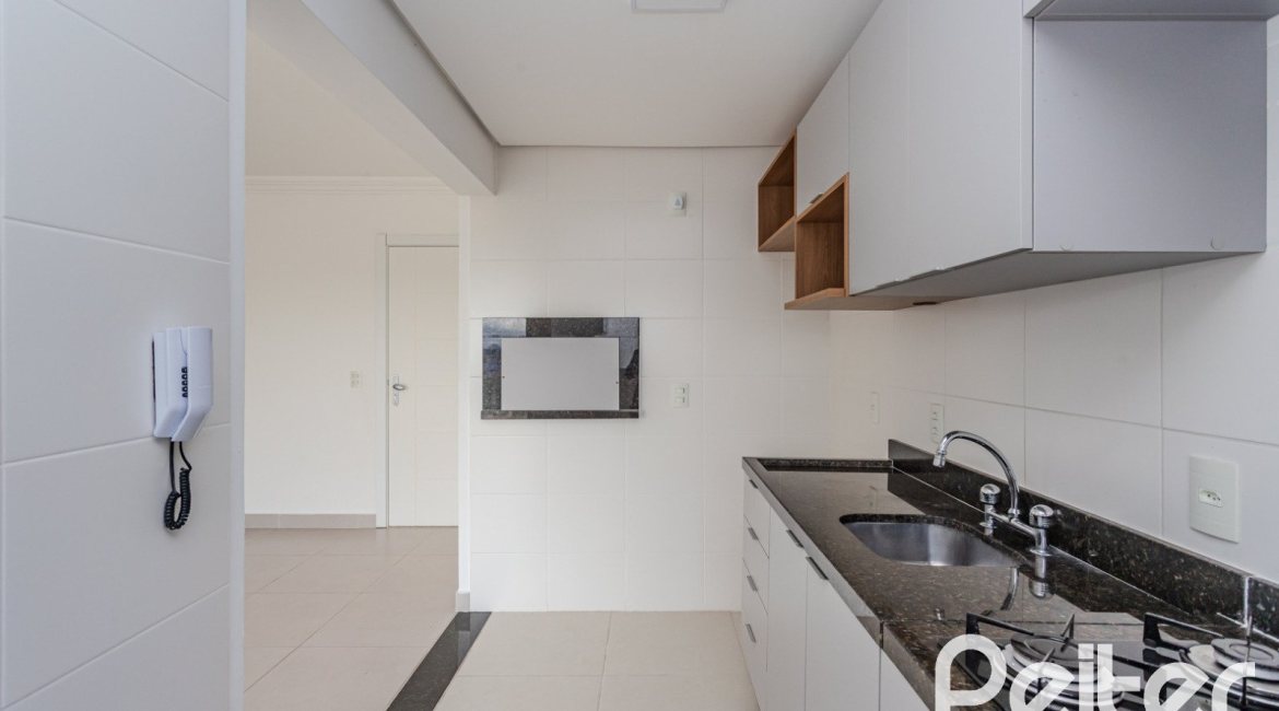 Apartamento à venda com 74m², 2 dormitórios, 1 suíte, 2 vagas, no bairro Tristeza em Porto Alegre