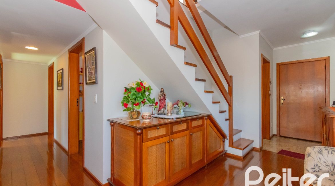 Cobertura à venda com 233m², 3 dormitórios, 1 suíte, 2 vagas, no bairro Tristeza em PORTO ALEGRE
