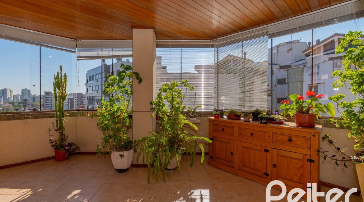Cobertura à venda com 233m², 3 dormitórios, 1 suíte, 2 vagas, no bairro Tristeza em PORTO ALEGRE