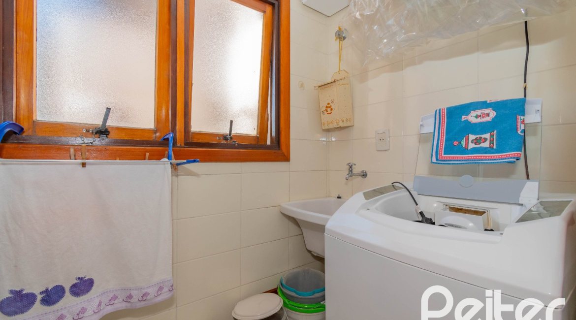 Cobertura à venda com 233m², 3 dormitórios, 1 suíte, 2 vagas, no bairro Tristeza em PORTO ALEGRE