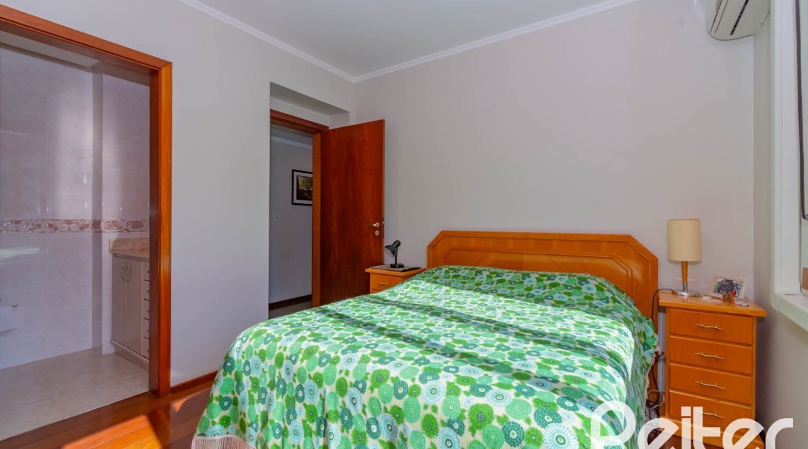 Cobertura à venda com 233m², 3 dormitórios, 1 suíte, 2 vagas, no bairro Tristeza em PORTO ALEGRE