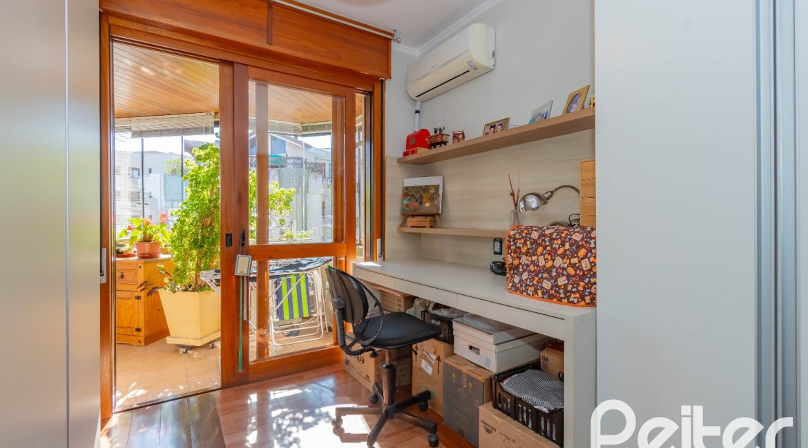 Cobertura à venda com 233m², 3 dormitórios, 1 suíte, 2 vagas, no bairro Tristeza em PORTO ALEGRE