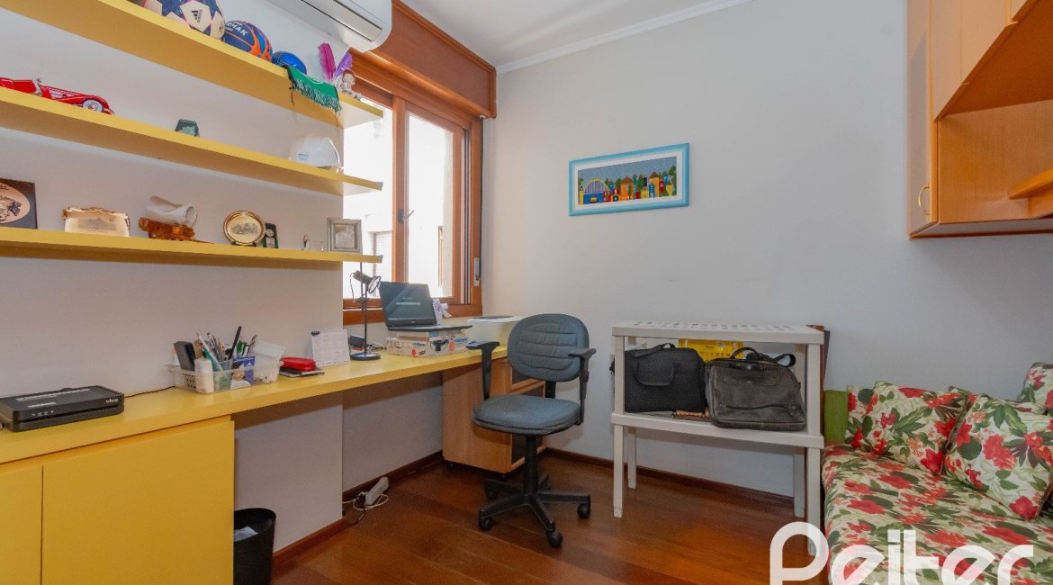 Cobertura à venda com 233m², 3 dormitórios, 1 suíte, 2 vagas, no bairro Tristeza em PORTO ALEGRE