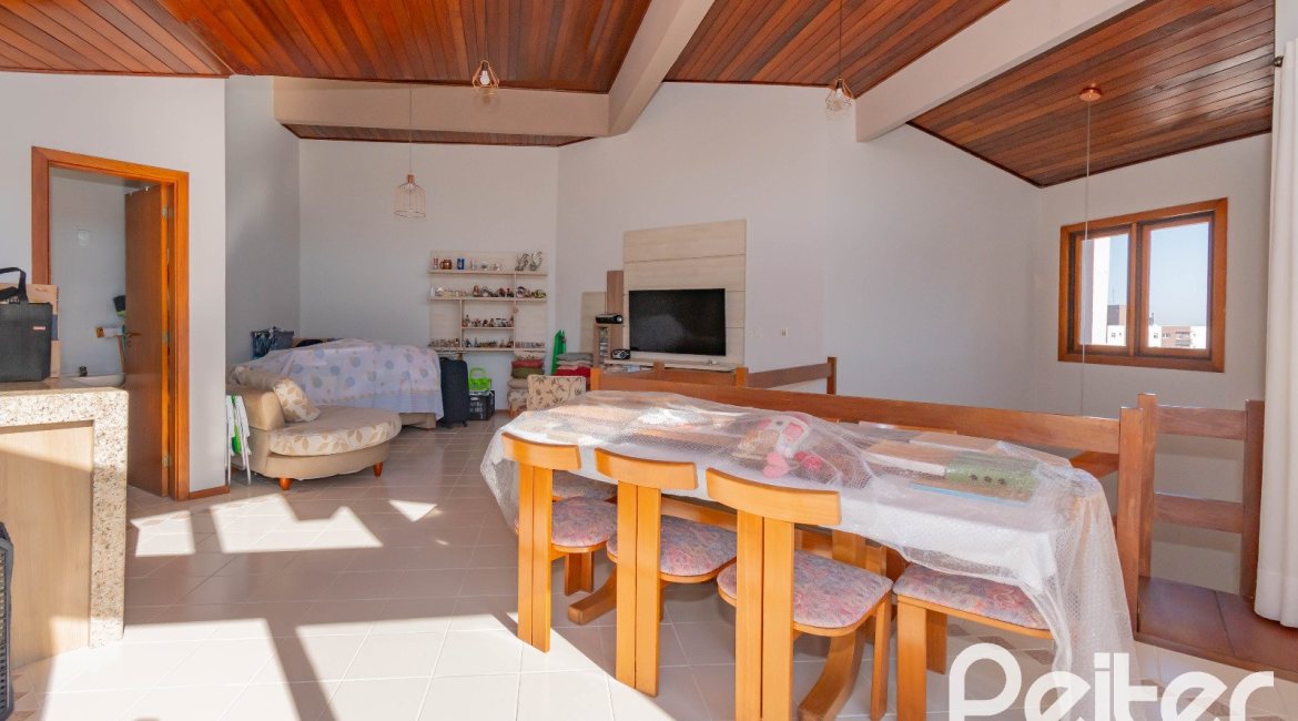 Cobertura à venda com 233m², 3 dormitórios, 1 suíte, 2 vagas, no bairro Tristeza em PORTO ALEGRE