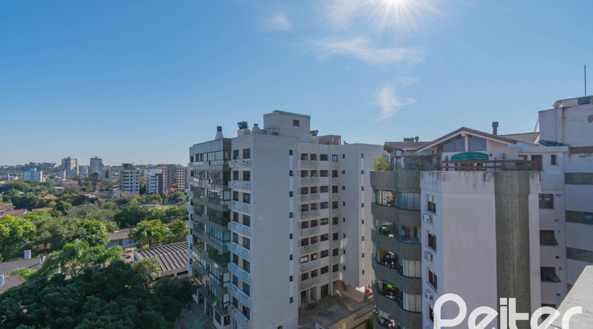 Cobertura à venda com 233m², 3 dormitórios, 1 suíte, 2 vagas, no bairro Tristeza em PORTO ALEGRE