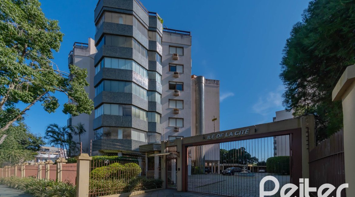 Cobertura à venda com 233m², 3 dormitórios, 1 suíte, 2 vagas, no bairro Tristeza em PORTO ALEGRE