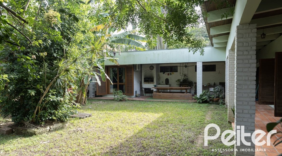 Casa à venda com 799m², 5 dormitórios, 1 suíte, 4 vagas, no bairro Ipanema em Porto Alegre