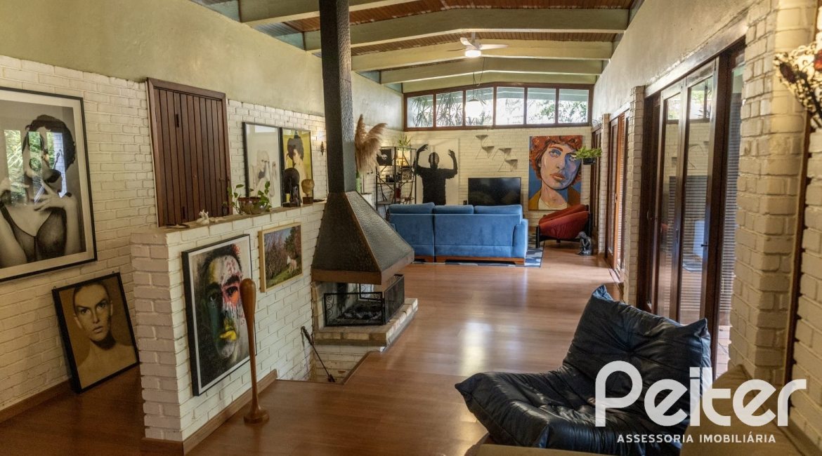 Casa à venda com 799m², 5 dormitórios, 1 suíte, 4 vagas, no bairro Ipanema em Porto Alegre