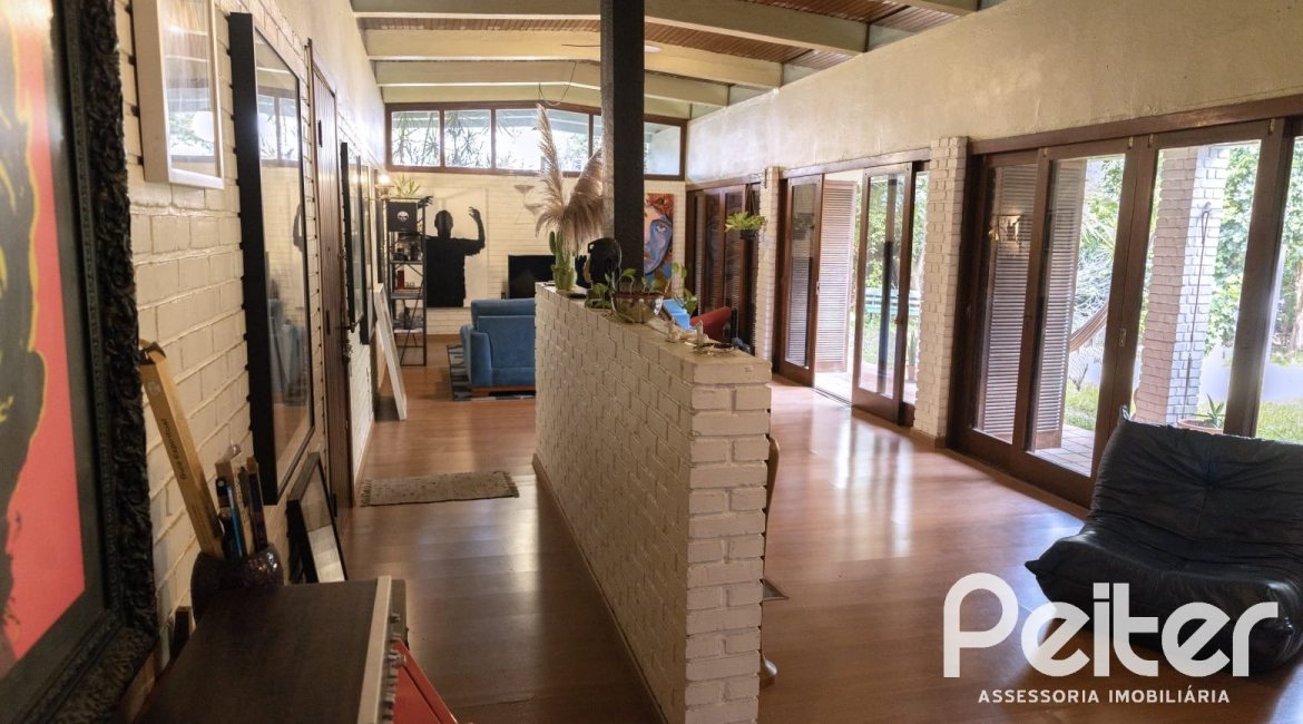 Casa à venda com 799m², 5 dormitórios, 1 suíte, 4 vagas, no bairro Ipanema em Porto Alegre