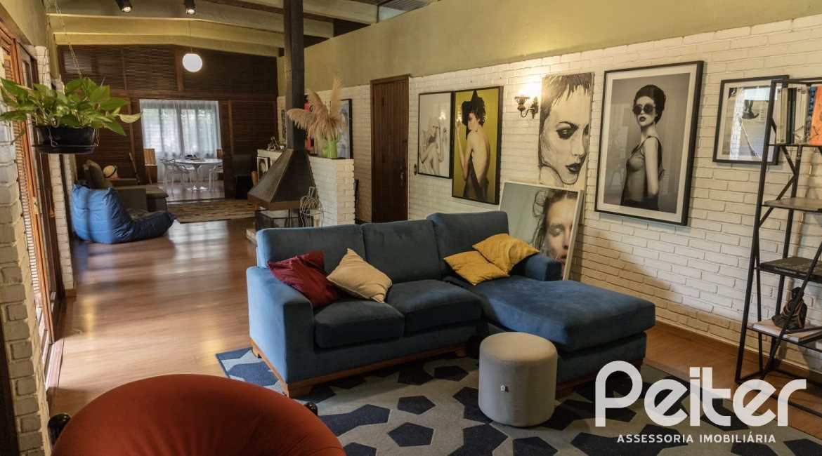 Casa à venda com 799m², 5 dormitórios, 1 suíte, 4 vagas, no bairro Ipanema em Porto Alegre