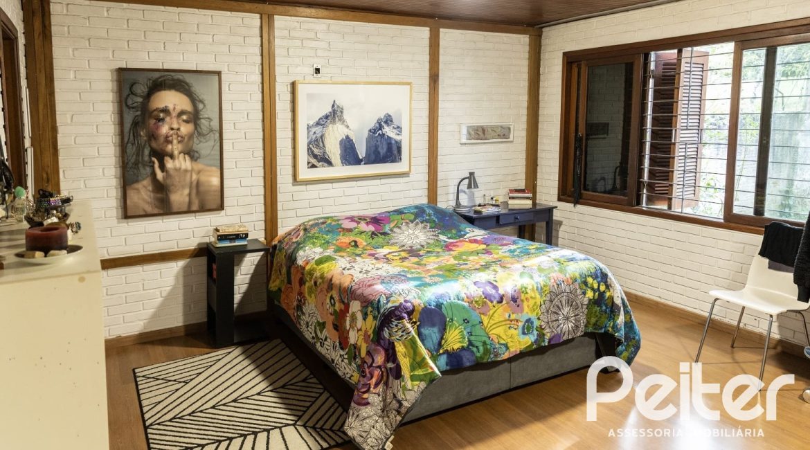 Casa à venda com 799m², 5 dormitórios, 1 suíte, 4 vagas, no bairro Ipanema em Porto Alegre