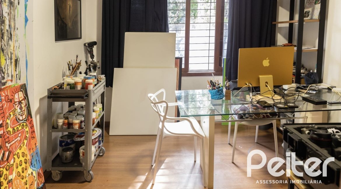 Casa à venda com 799m², 5 dormitórios, 1 suíte, 4 vagas, no bairro Ipanema em Porto Alegre