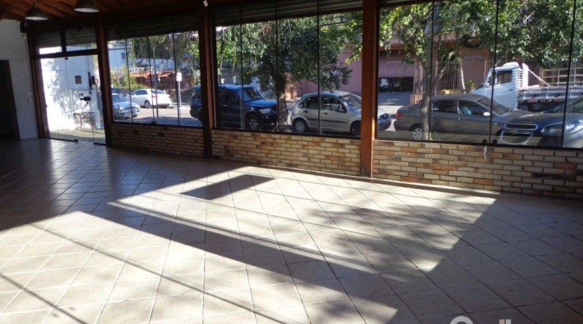 Comercial à venda com 150m², 10 vagas, no bairro Menino Deus em Porto Alegre