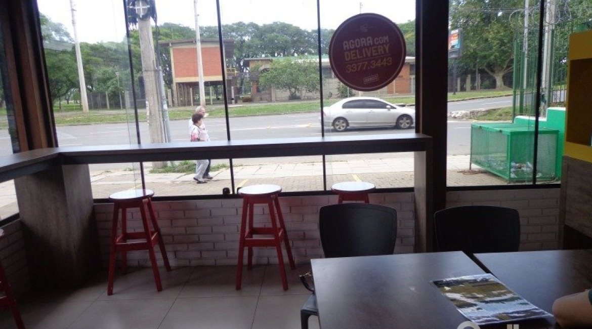 Comercial à venda com 150m², 10 vagas, no bairro Menino Deus em Porto Alegre